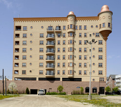 Virginia Towers in Kenosha, WI - Building Photo - Building Photo