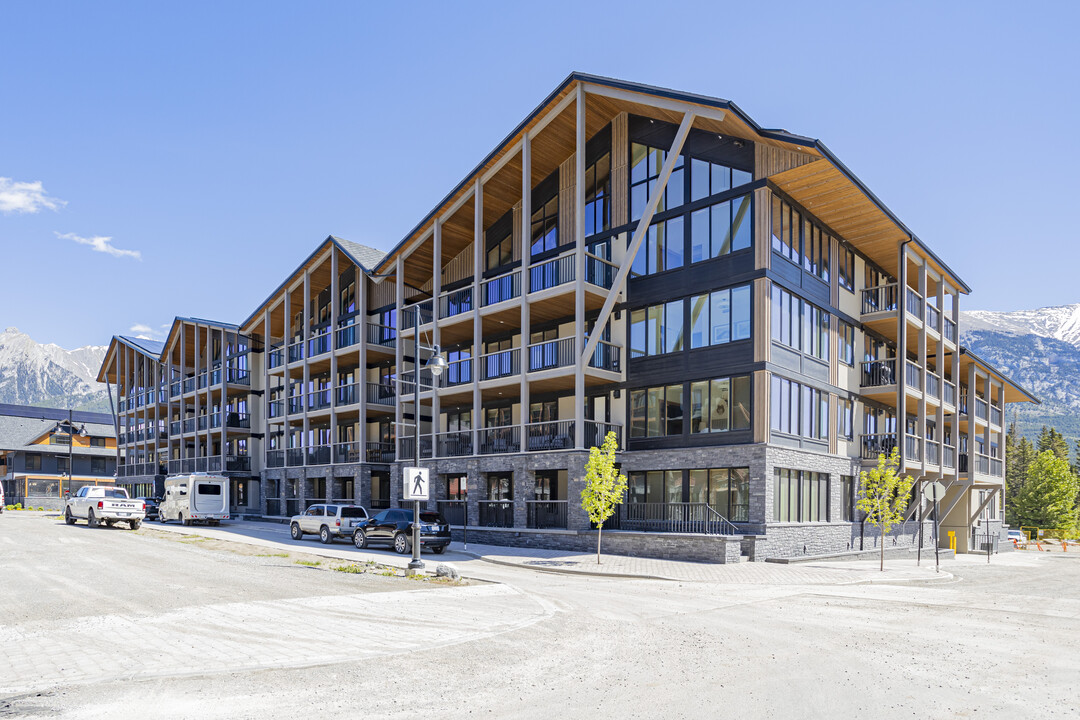 Timberstone Lodge in Canmore, AB - Building Photo