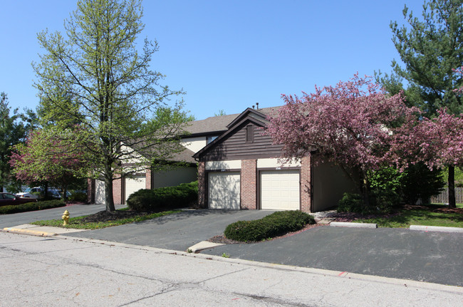 Elmbrook Village Apartments in Reynoldsburg, OH - Foto de edificio - Building Photo