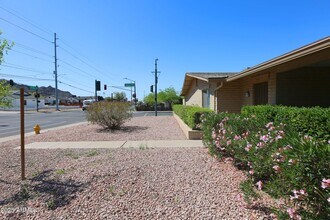9402 N 12th St-Unit -2 in Phoenix, AZ - Building Photo - Building Photo
