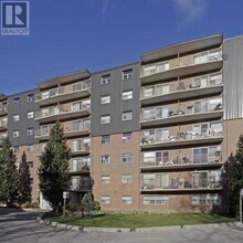 65 N Service Rd in Mississauga, ON - Building Photo - Building Photo