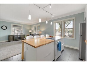 144 8th Ave S, Unit Main Floor in South St. Paul, MN - Foto de edificio - Building Photo