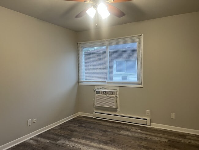 1694 Molitor Rd in Aurora, IL - Building Photo - Building Photo