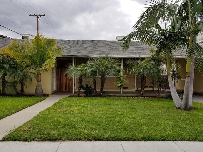 208 E Stocker St, Unit 9