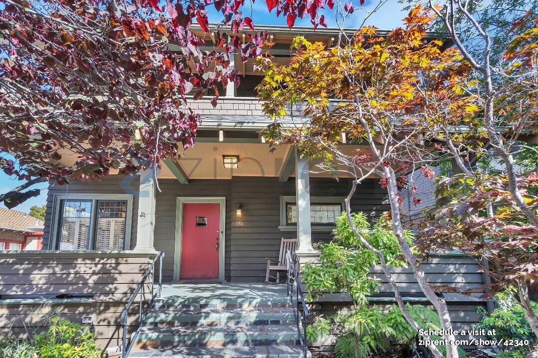 654 Chetwood St in Oakland, CA - Building Photo