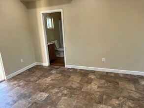 5448 Mary Lane Dr in San Diego, CA - Foto de edificio - Building Photo