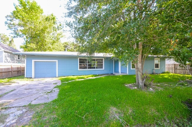 206 Winkin Ave in Crosby, TX - Building Photo - Building Photo