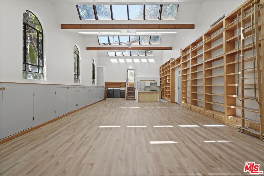 28828 Selfridge Dr in Malibu, CA - Building Photo