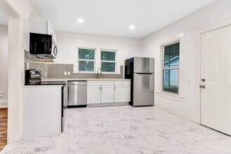 425 E Sears St, Unit Back in Denison, TX - Building Photo - Building Photo