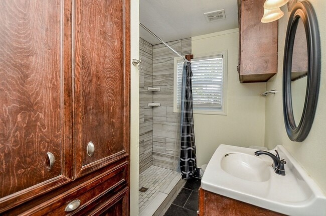 7707 Scanlock St in Houston, TX - Building Photo - Building Photo