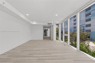 600 NE 27th St, Unit 103 in Miami, FL - Building Photo - Building Photo