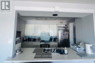 50 Eglinton Ave W in Mississauga, ON - Building Photo - Building Photo