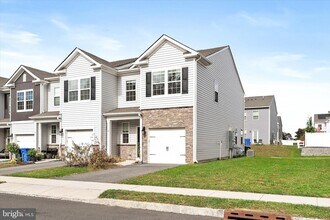59 Peregrine Way in Burlington, NJ - Building Photo - Building Photo