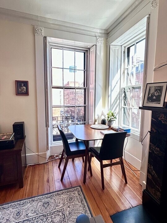 2 Phillips St in Boston, MA - Foto de edificio