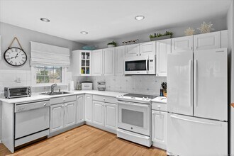 3 Crestview Dr in West Hampton Dunes, NY - Building Photo - Building Photo