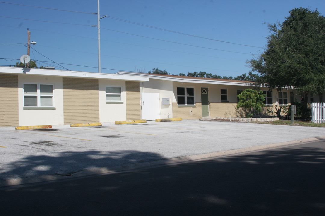 5901 Fairfield Ave S in St. Petersburg, FL - Building Photo