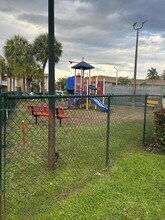 7450 Miami Lakes Dr in Hialeah, FL - Building Photo - Building Photo