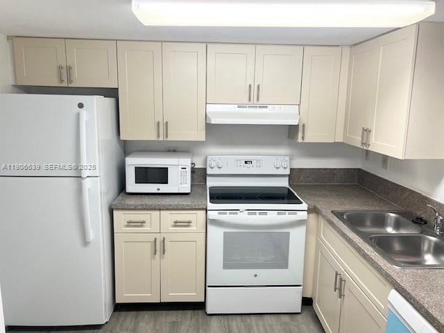 9995 Nob Hill Ln in Sunrise, FL - Building Photo - Building Photo