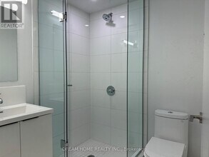 230 Simcoe St in Toronto, ON - Building Photo - Building Photo