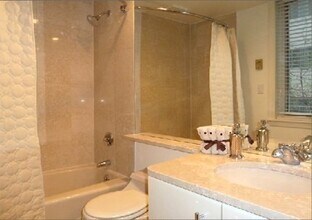 10 Rogers St, Unit 209 in Cambridge, MA - Building Photo - Building Photo