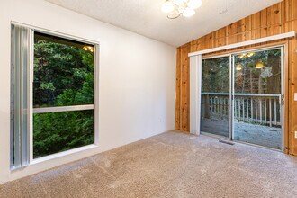 101 Rockledge Ln in Lake Arrowhead, CA - Building Photo - Building Photo