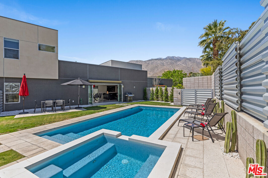 1052 Audrey Dr in Palm Springs, CA - Building Photo