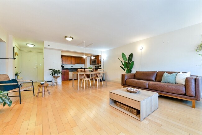 1600 Beacon St, Unit 1009 in Brookline, MA - Building Photo - Building Photo