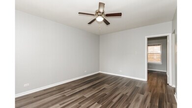 2400 N Kilbourn Ave in Chicago, IL - Building Photo - Building Photo