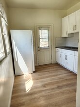 806 N Poinsettia Pl, Unit 806 in Los Angeles, CA - Building Photo - Building Photo