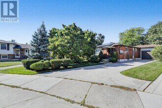82 Lacey Crescent in London, ON - Building Photo - Building Photo