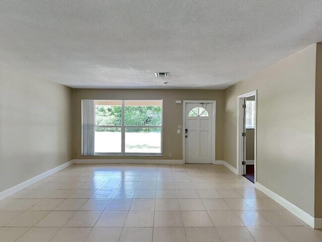 2240 NE 62nd St in Fort Lauderdale, FL - Building Photo - Building Photo