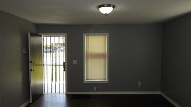 1330 S Spring St in Independence, MO - Building Photo - Building Photo