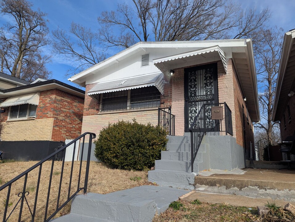 5555 Labadie Ave in St. Louis, MO - Building Photo