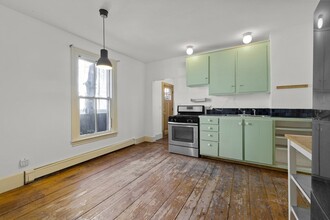 3 Pleasant Pl, Unit 3 in Cambridge, MA - Building Photo - Building Photo