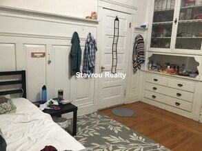 1673 Beacon St, Unit 2 in Brookline, MA - Foto de edificio - Building Photo
