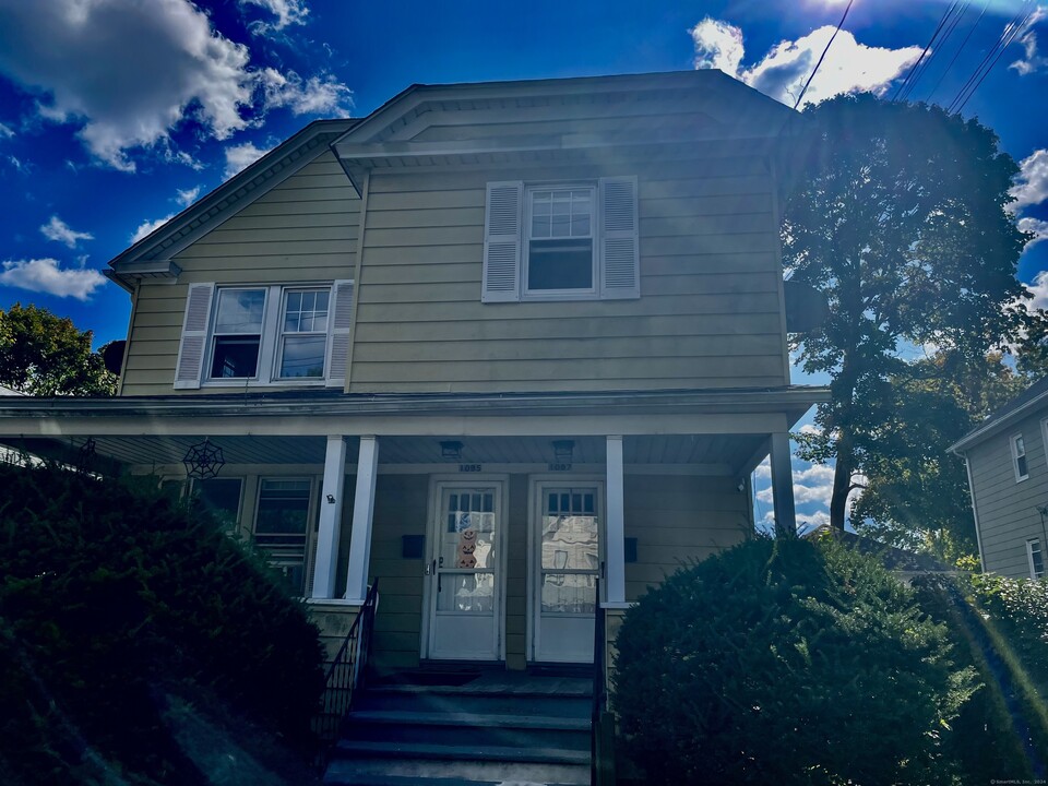 1097 Hillside Ave-Unit -2 in Stratford, CT - Building Photo