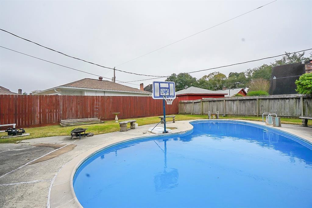 9219 Sharpcrest St in Houston, TX - Foto de edificio