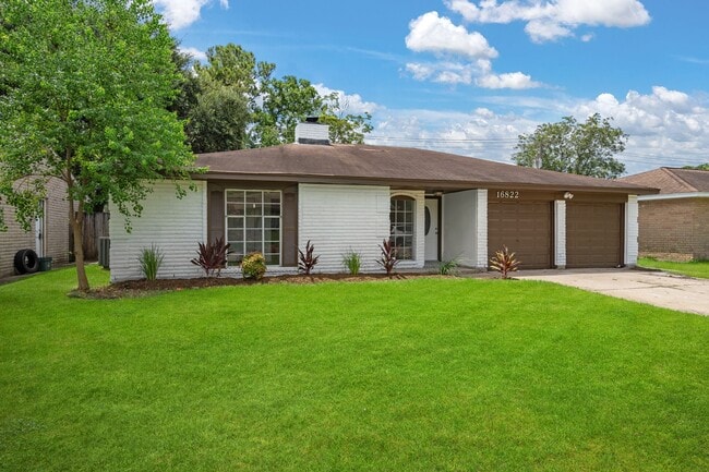 16822 David Glen Dr in Friendswood, TX - Building Photo - Building Photo