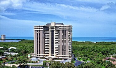 6001 Pelican Bay Blvd in Naples, FL - Building Photo - Building Photo