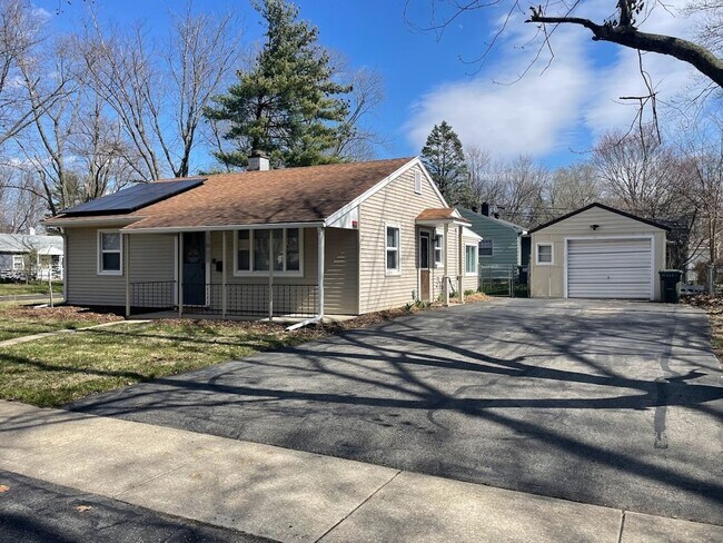 1402 S Cottage Grove Ave in Urbana, IL - Building Photo - Building Photo