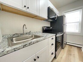 124 Beech St in Manchester, NH - Building Photo