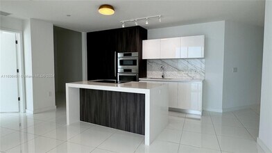 851 NE 1st Ave, Unit 3409 in Miami, FL - Foto de edificio - Building Photo