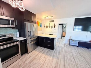 2930 Day Ave in Miami, FL - Building Photo - Building Photo