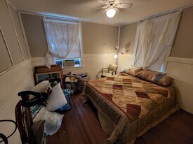 8 Cedarwood Ave in Tybee Island, GA - Building Photo