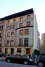 211 W 70th St in New York, NY - Building Photo - Building Photo