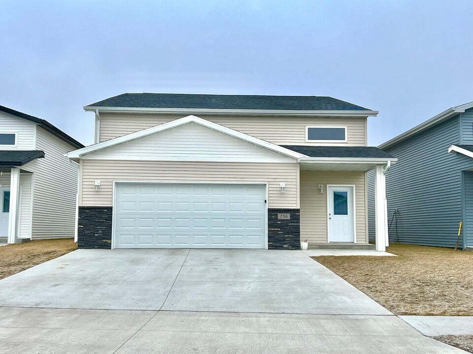 756 Prairie Ave in Horace, ND - Building Photo