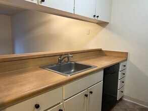 1207 Shelter Creek Ln in San Bruno, CA - Building Photo - Building Photo