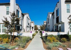 30316 Town Square Dr in Menifee, CA - Building Photo