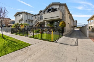 229 West Tujunga in Burbank, CA - Building Photo - Building Photo