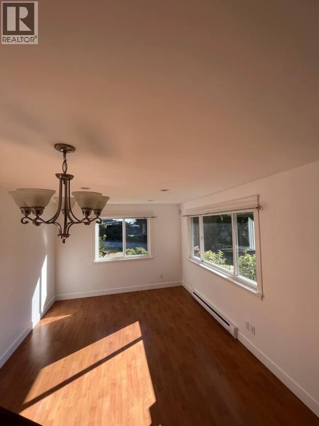 280 E Carisbrooke Rd in North Vancouver, BC - Building Photo - Building Photo